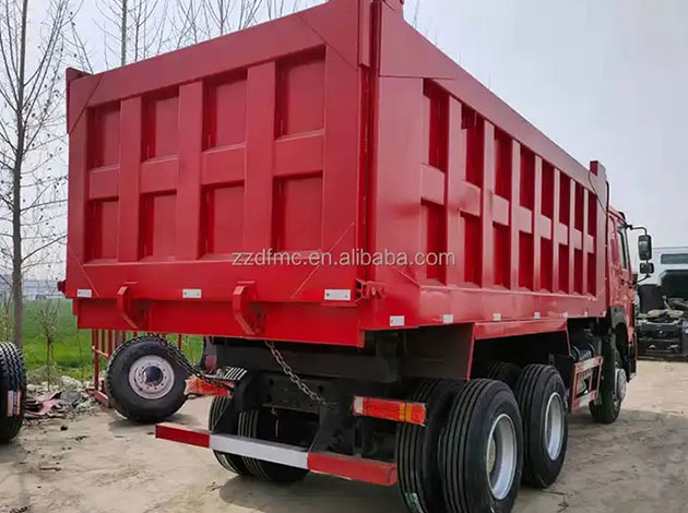 Sinotruk Howo 8x4 371HP Dump Truck 40-50 Ton
